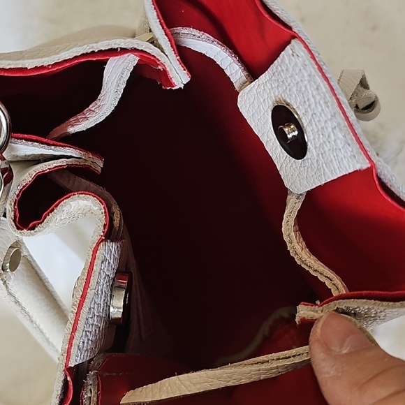 VERA PELLE LEATHER BUCKET BAG - Picture 8 of 16